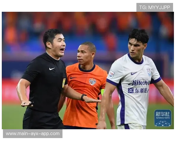 青岛海牛前场压迫见效，断球后两脚就形成射门